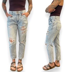 American Eagle Mom Jeans Distressed Light Rinse Bleached High Rise Ankle Size 6
